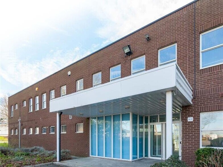 18 Concorde Rd, Patchway à louer - Photo du bâtiment - Image 1 de 8