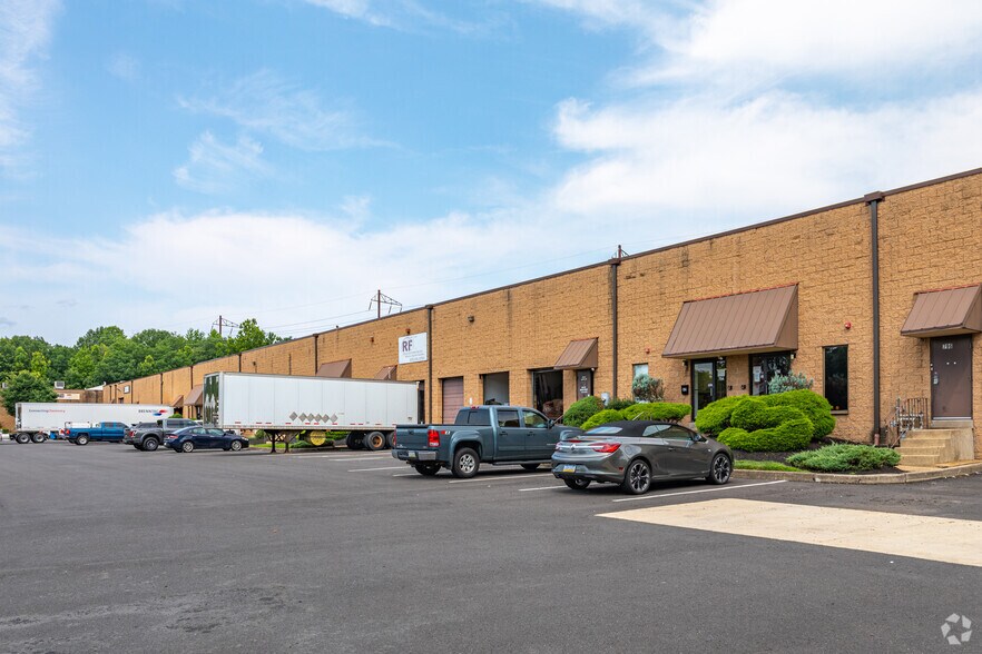 780 Haunted Ln, Bensalem, PA à louer - Photo du bâtiment - Image 3 de 8