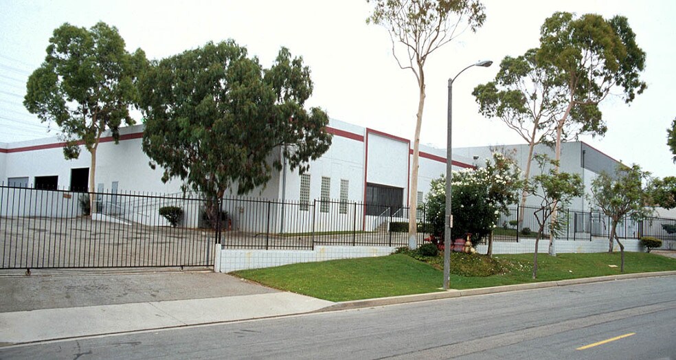 1141 Sandhill Ave, Carson, CA à vendre - Photo du bâtiment - Image 2 de 4