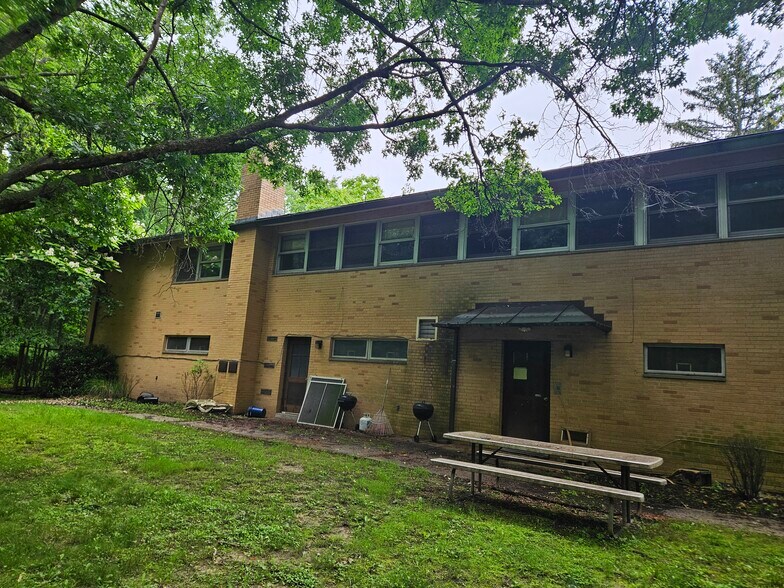 24 Rossa Ave, Lawrence, NJ à louer - Photo du bâtiment - Image 2 de 9