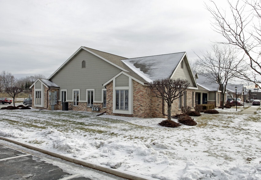W176N9810 Rivercrest Dr, Germantown, WI for lease - Building Photo - Image 2 of 11