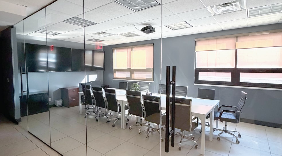 5610 Grand Ave, Maspeth, NY for lease - Building Photo - Image 3 of 5