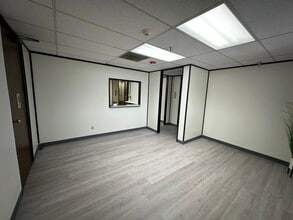 2323 16th St, Bakersfield, CA à louer Photo intérieure- Image 2 de 7