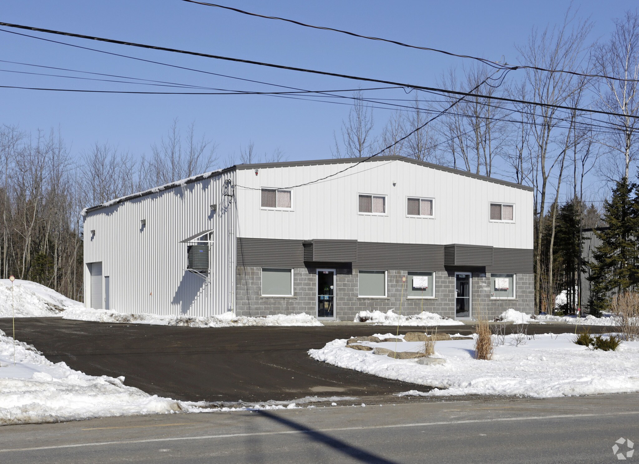 256 Rue Armand-Majeau S, St-Roch-de-L'achigan, QC for sale Primary Photo- Image 1 of 1