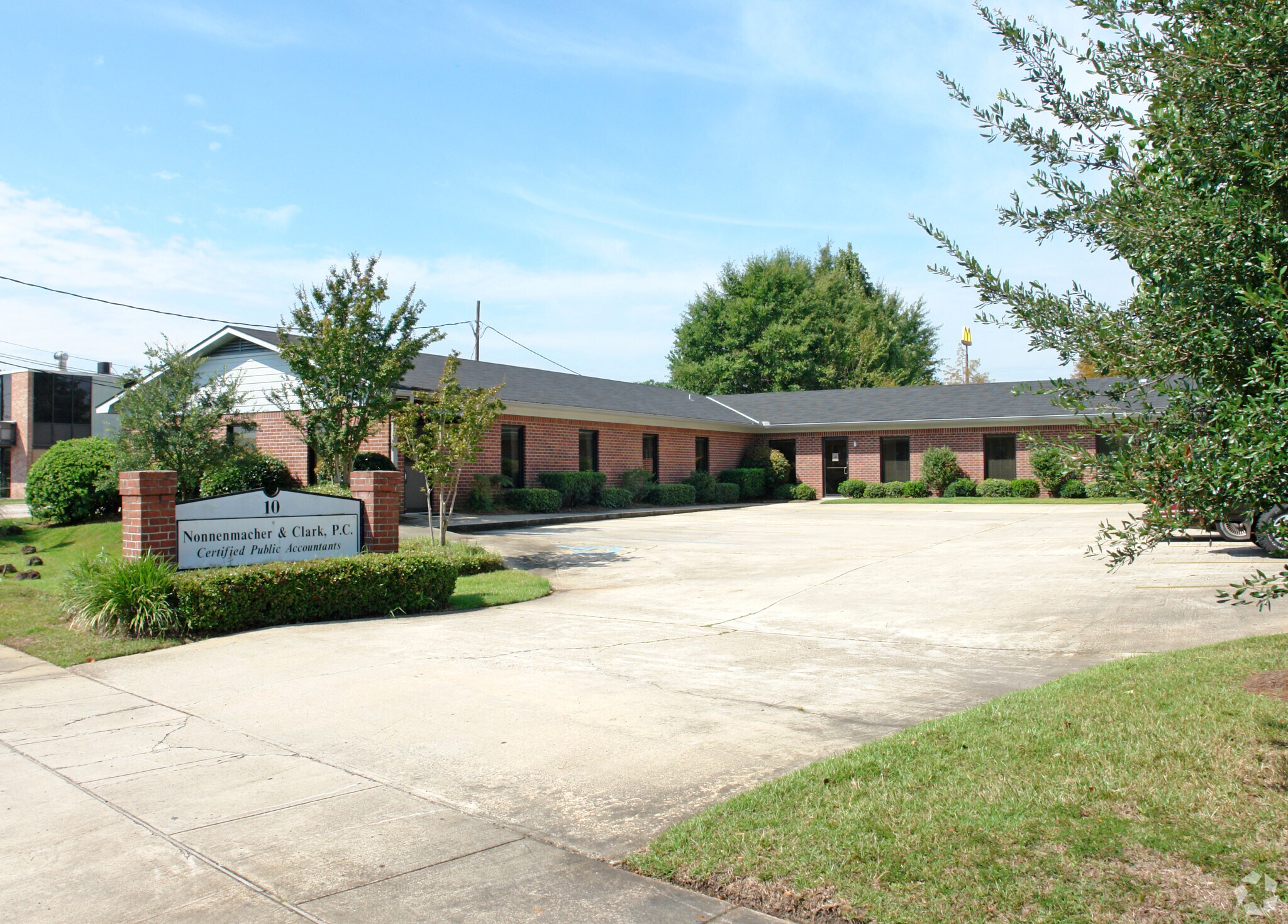 10 Midtown Park W, Mobile, AL for lease Building Photo- Image 1 of 12
