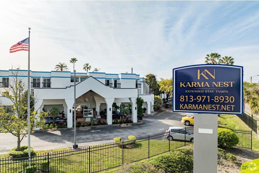 3001 University Center Dr, Tampa, FL for lease - Building Photo - Image 3 of 13