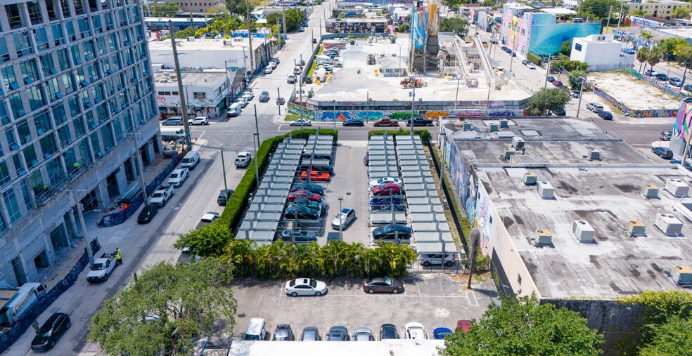 2210 NW 1st Ct, Miami, FL à vendre - Photo du bâtiment - Image 2 de 4