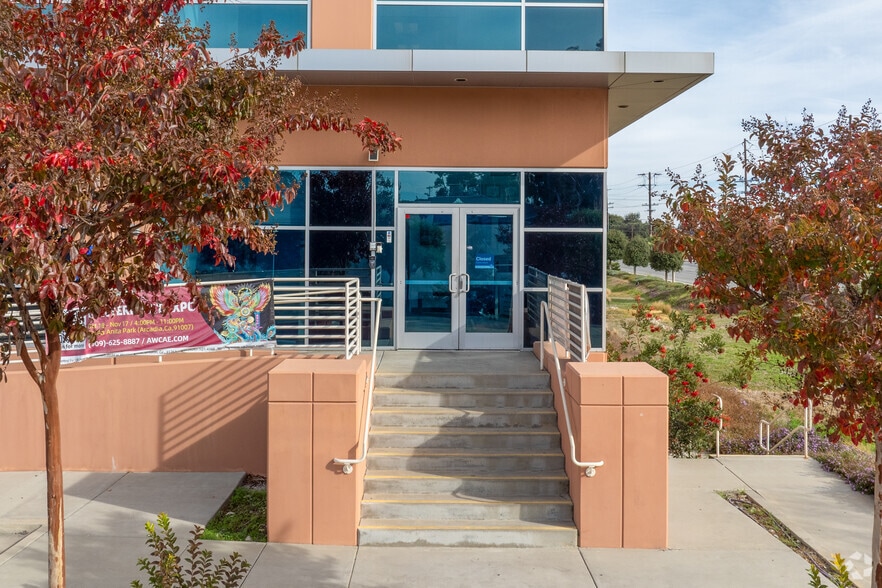 5388 Arrow Hwy, Montclair, CA à louer - Photo du bâtiment - Image 2 de 22
