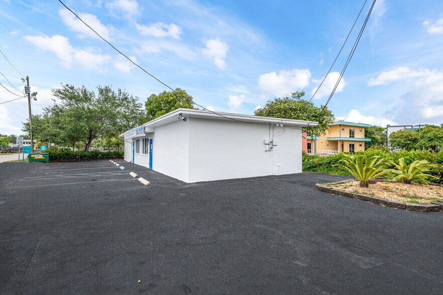 624 W State Road 84, Fort Lauderdale, FL à vendre - Photo du bâtiment - Image 3 de 11