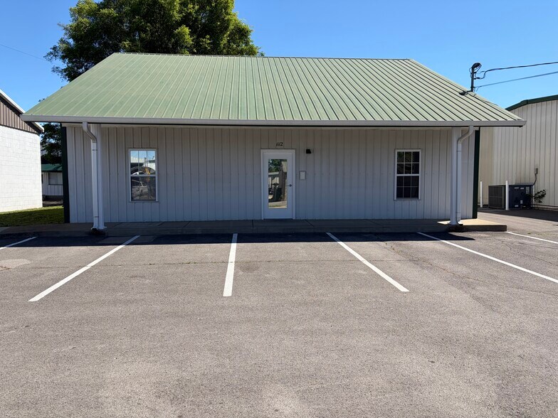 1112 W College St, Murfreesboro, TN à louer - Photo du bâtiment - Image 1 de 12