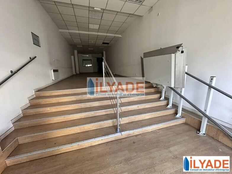 54 Avenue Du Prado, Marseille for lease - Interior Photo - Image 2 of 12