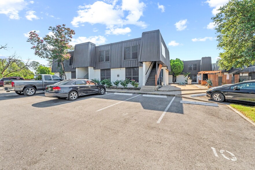1720 Wooten Park Dr, Austin, TX à vendre - Photo du bâtiment - Image 2 de 9