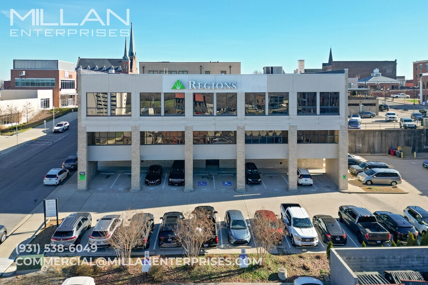 110 Main St, Clarksville, TN à louer - Photo du bâtiment - Image 3 de 6