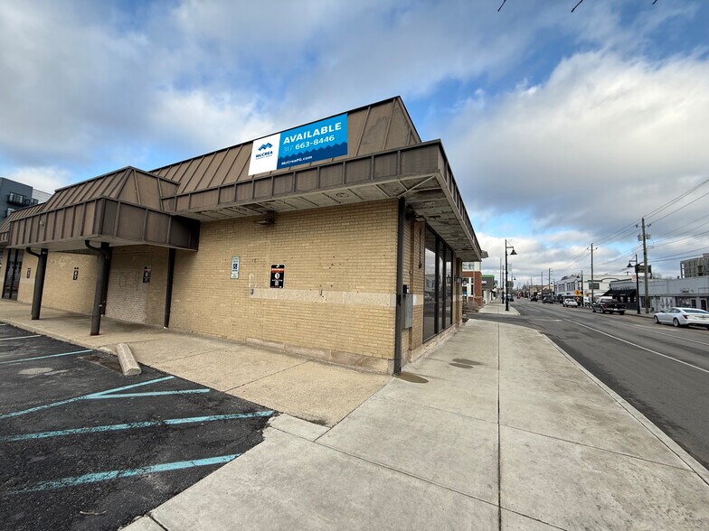 706 Broad Ripple Ave, Indianapolis, IN à louer - Photo du bâtiment - Image 2 de 5