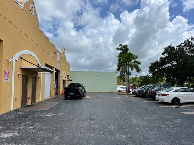 238 NW 9 #2 ave, Homestead, FL à louer - Photo du bâtiment - Image 2 de 20