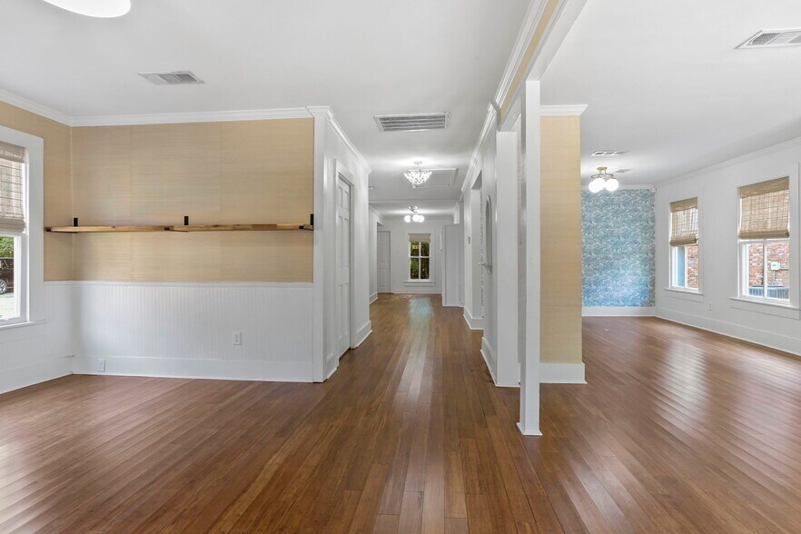 729 S Acadian Thruway, Baton Rouge, LA à vendre - Photo du bâtiment - Image 2 de 8
