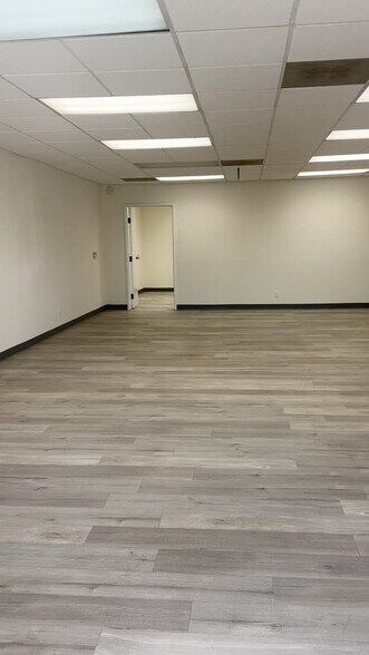 721 W Whittier Blvd, La Habra, CA à louer - Vidéo sur l’inscription commerciale - Image 2 de 9