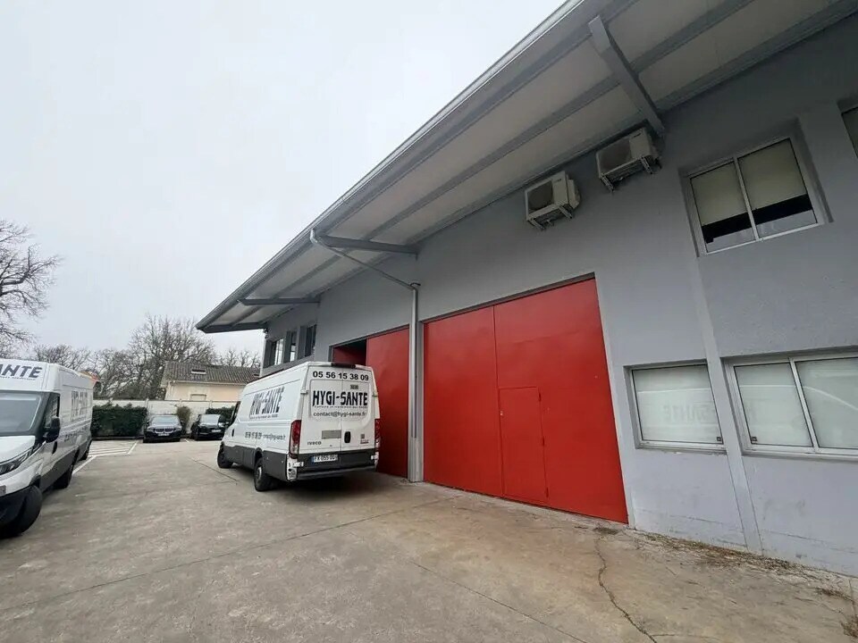 Office in Eysines for lease Building Photo- Image 1 of 14