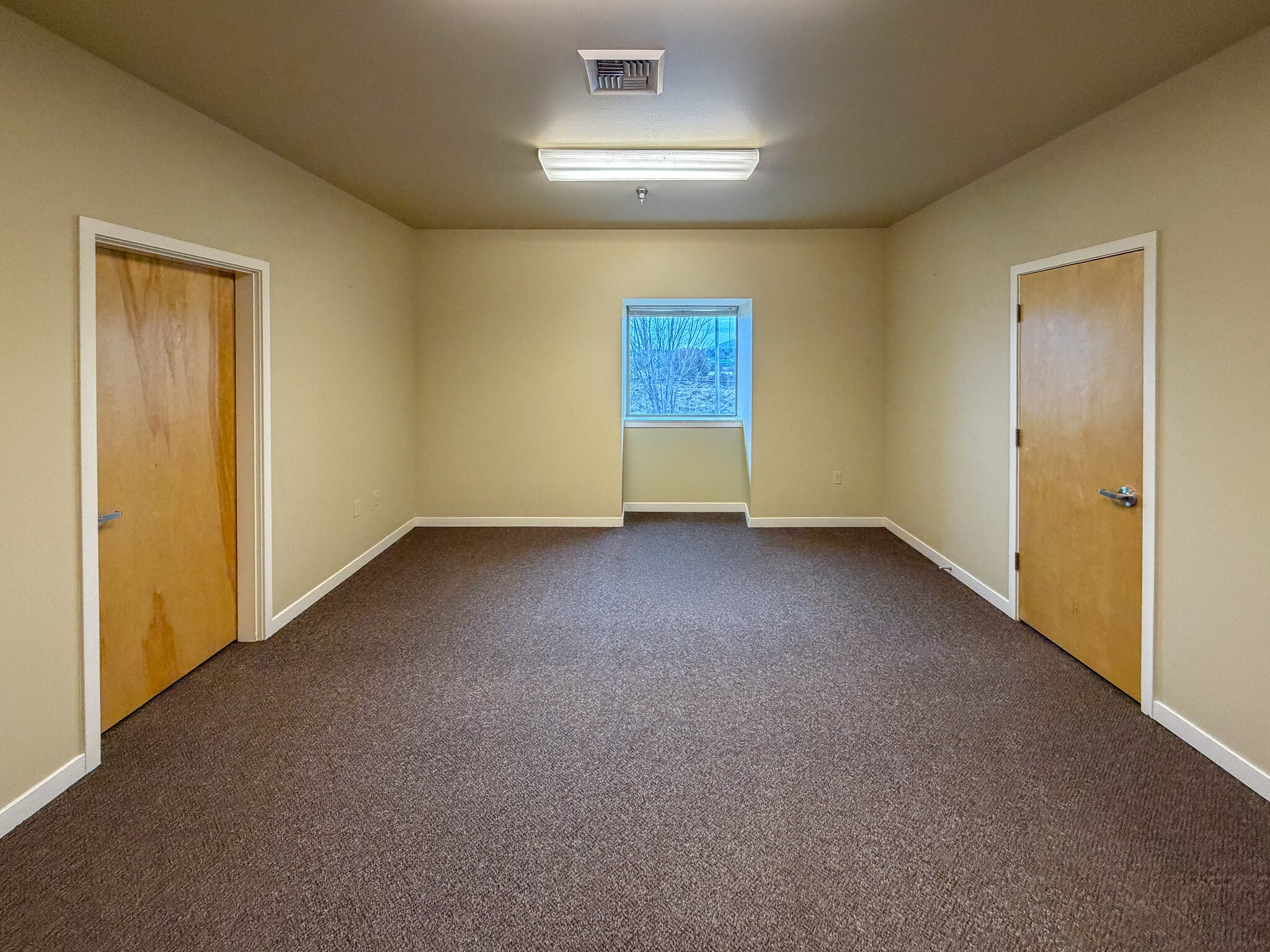 2000 SW Badger Ave, Redmond, OR for lease Interior Photo- Image 1 of 15