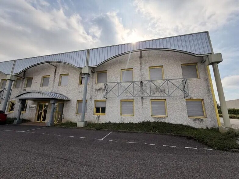Local d'activités dans Genas à vendre - Photo du bâtiment - Image 3 de 12
