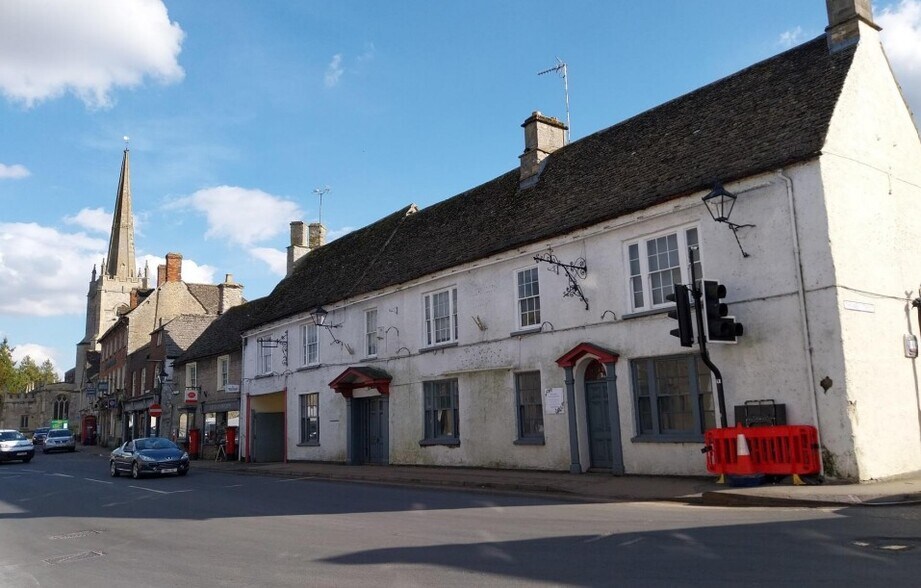 74 High St, Lechlade à vendre - Photo principale - Image 1 de 1