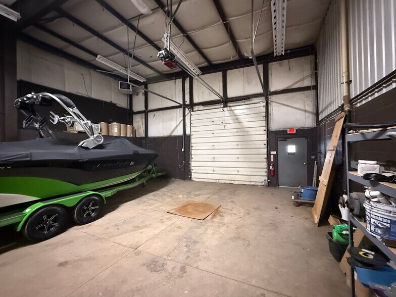 5180 W River Dr, Comstock Park, MI à louer - Photo du bâtiment - Image 3 de 7