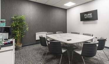Parkway Ct, Oxford for lease Interior Photo- Image 2 of 8