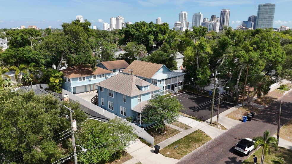 945 Crescent Lake Dr N, Saint Petersburg, FL for sale - Building Photo - Image 2 of 17
