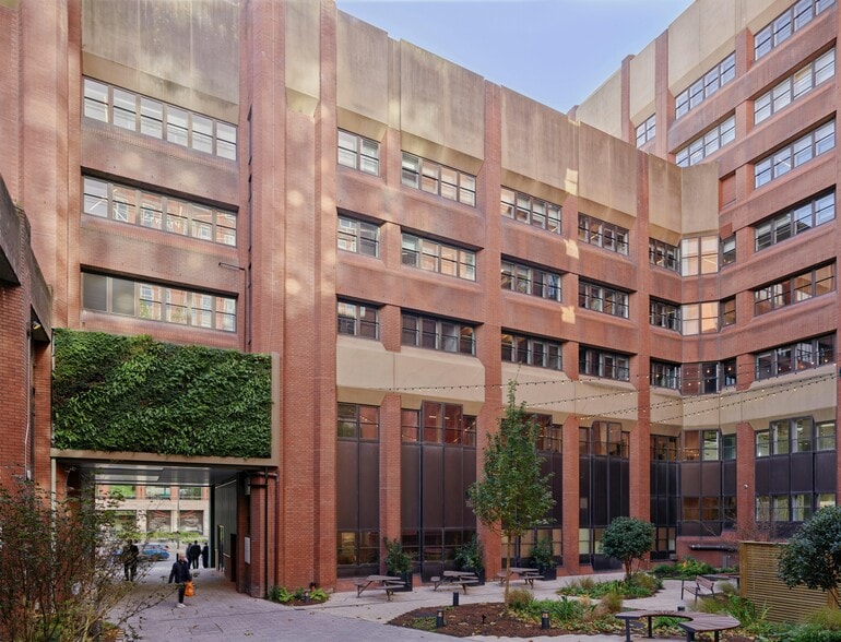 Wellington St, Leeds for lease - Building Photo - Image 2 of 7