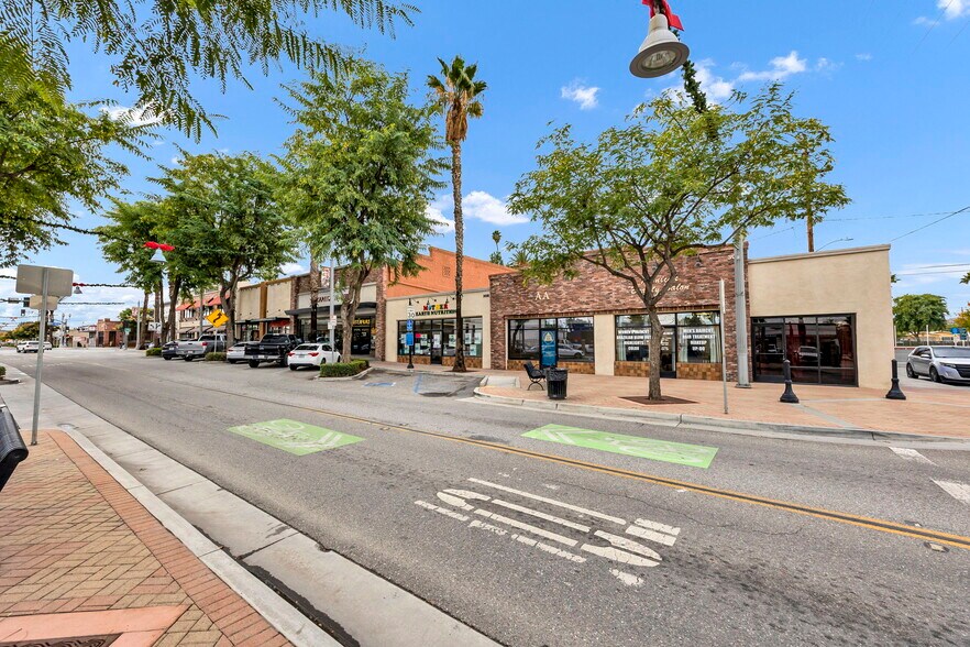 334 S D St, Perris, CA à vendre - Photo du bâtiment - Image 3 de 7