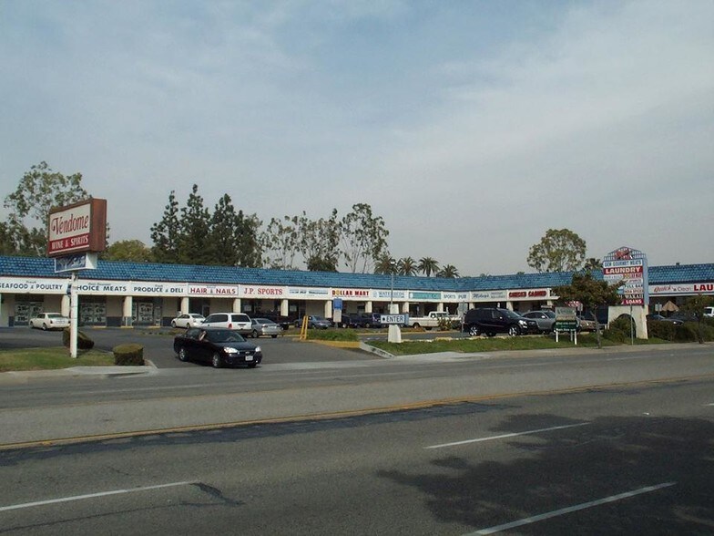 3125-3145 Yorba Linda Blvd, Fullerton, CA à louer - Photo du bâtiment - Image 2 de 7