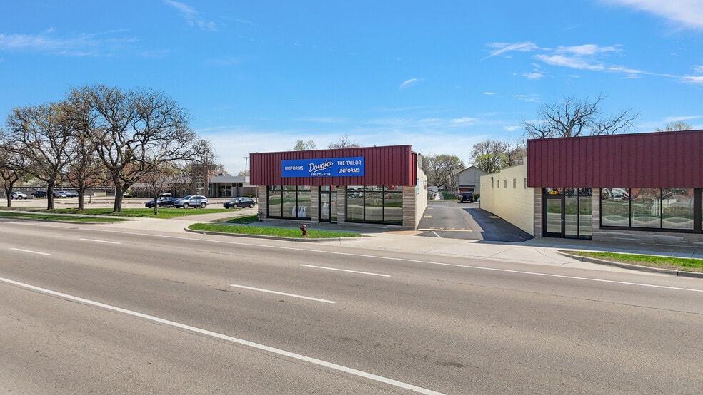 27920 Gratiot Ave, Roseville, MI à vendre - Photo du bâtiment - Image 2 de 4