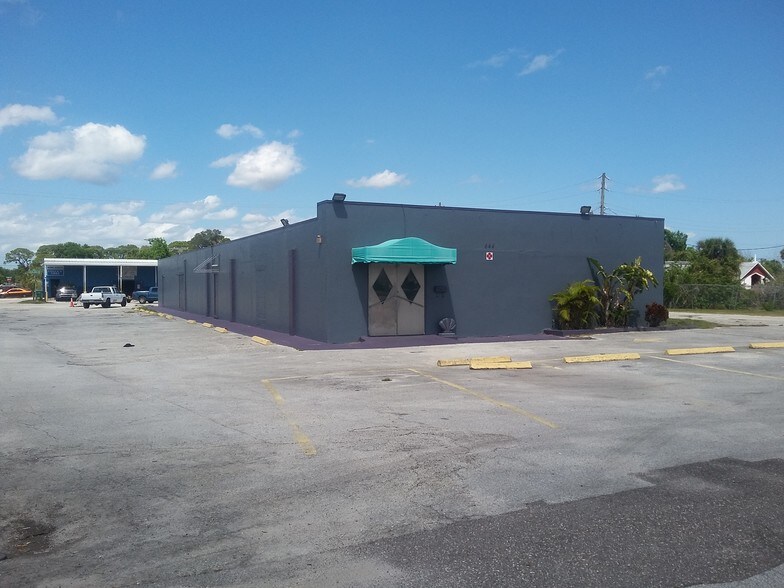 644 King St, Cocoa, FL à vendre - Photo du bâtiment - Image 3 de 20
