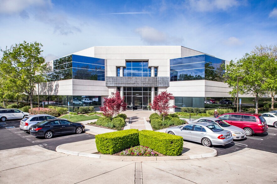 2250 Douglas Blvd, Roseville, CA à louer - Photo du bâtiment - Image 1 de 3