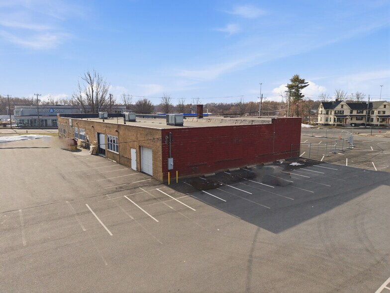 1004-1020 Memorial Ave, West Springfield, MA à louer - Photo du bâtiment - Image 3 de 5