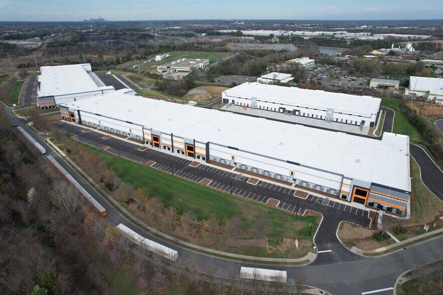 3480 Stateview Blvd, Fort Mill, SC à louer - Photo du bâtiment - Image 3 de 13