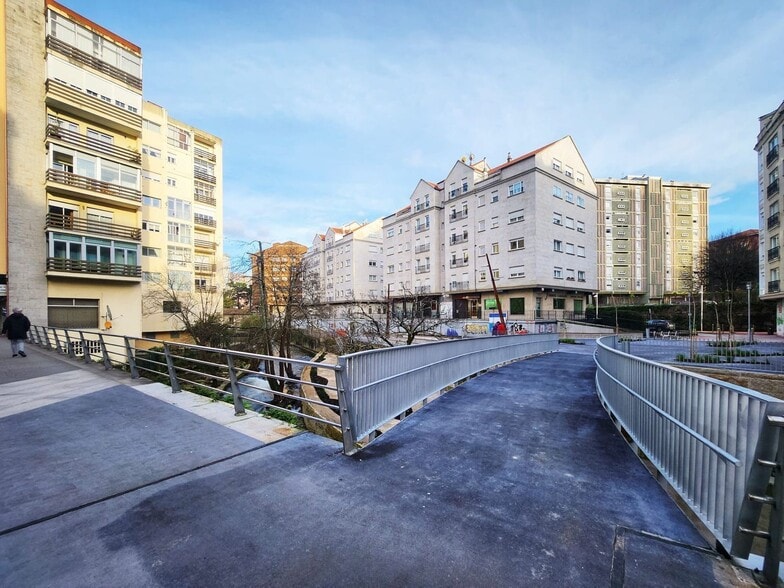 Retail in Pontevedra for sale - Building Photo - Image 1 of 25