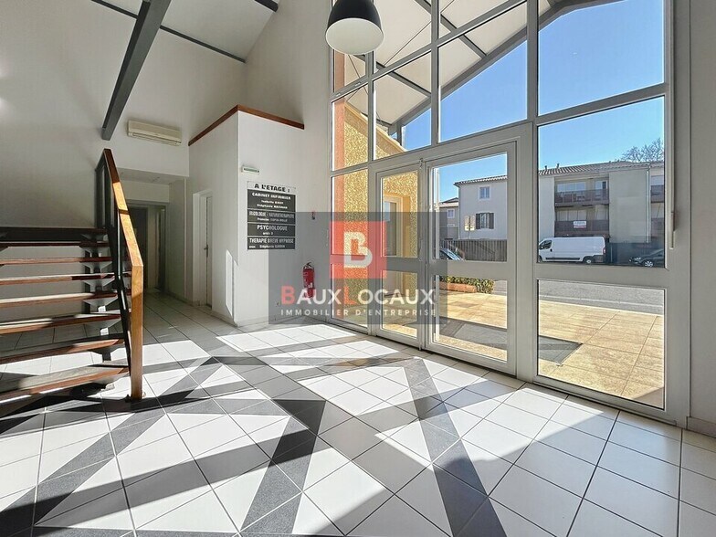 Office in Monteux for lease - Building Photo - Image 2 of 18