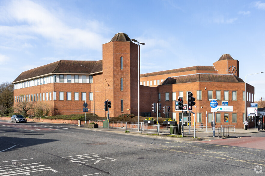 27-28 Middleborough, Colchester for sale - Building Photo - Image 2 of 5