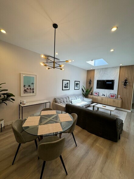 7416 S Western Ave, Los Angeles, CA à vendre - Photo du bâtiment - Image 3 de 25