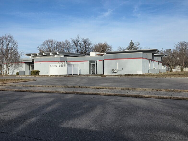 210 S Kingshighway St, Sikeston, MO à louer - Photo du bâtiment - Image 2 de 21