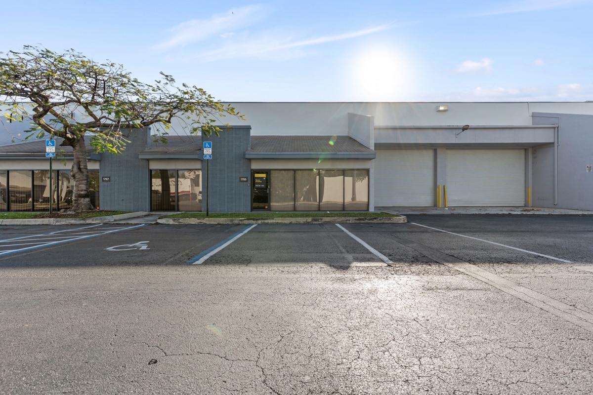 7950-7966 NW 14th St, Miami, FL à louer Photo du bâtiment- Image 1 de 8