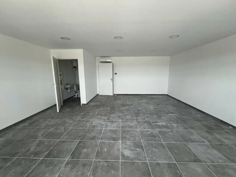 Office in Mazan for lease - Building Photo - Image 2 of 5