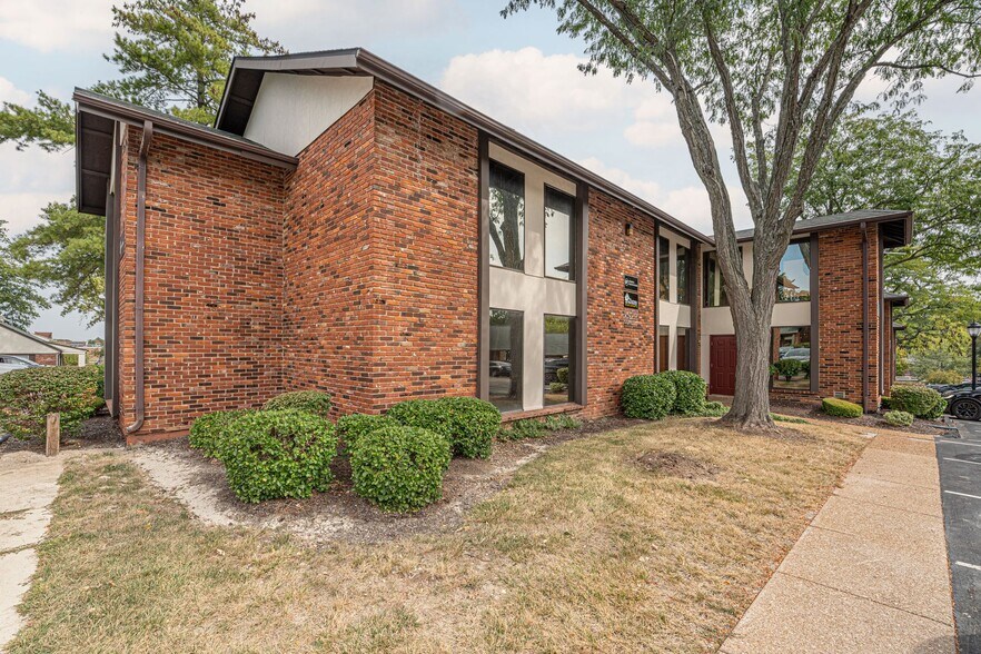 261 Clarkson Executive Park, Ellisville, MO à vendre - Photo du bâtiment - Image 2 de 13