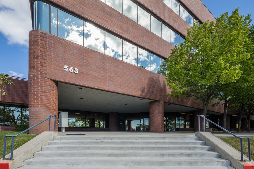 563 W 500 S, Bountiful, UT à louer - Photo du bâtiment - Image 3 de 4