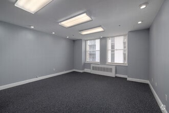 25 SE 2nd Ave, Miami, FL for lease Interior Photo- Image 2 of 2