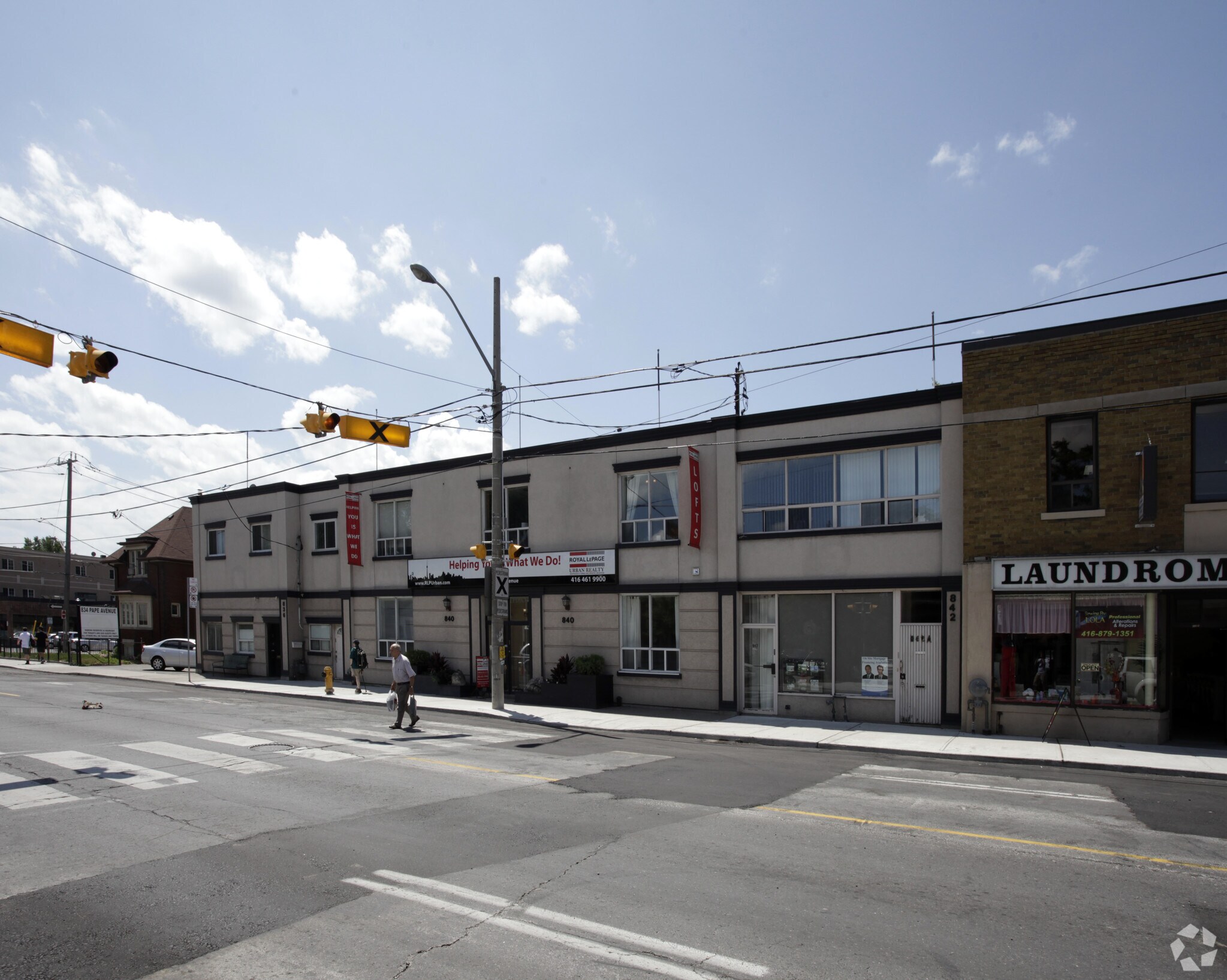 836-842 Pape Ave, Toronto, ON à vendre Photo principale- Image 1 de 1