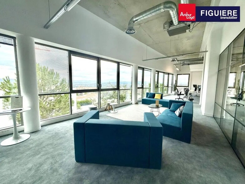 Office in Aix-en-Provence for lease - Building Photo - Image 1 of 24