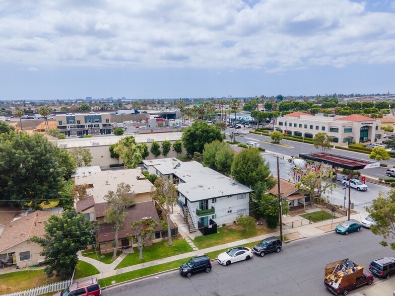 1032 Bonita St, Tustin, CA à vendre - Photo du bâtiment - Image 2 de 17