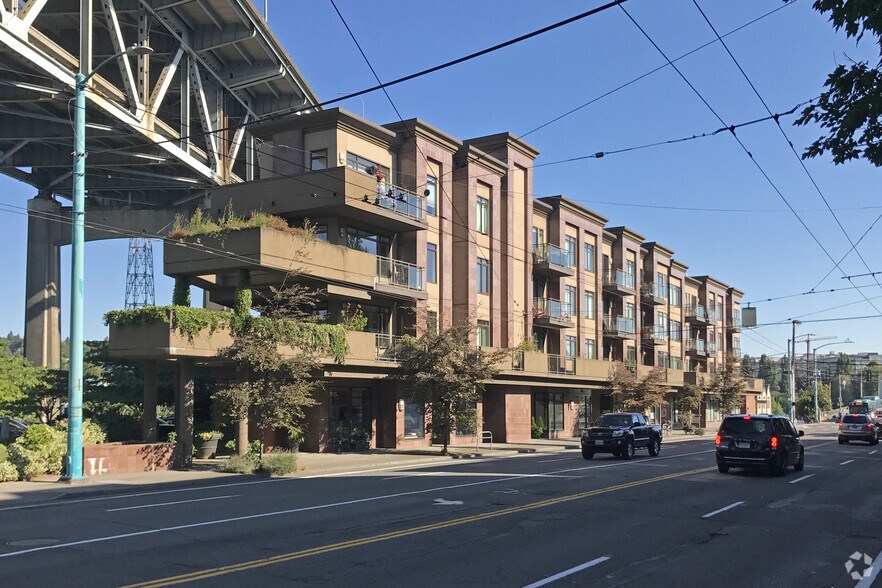 3213-3221 Eastlake Ave E, Seattle, WA à vendre - Photo du bâtiment - Image 3 de 5